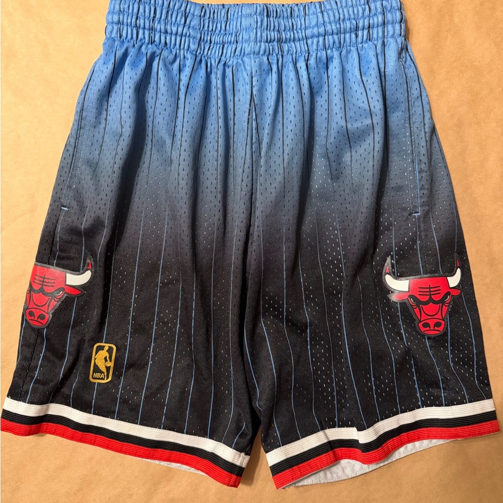 Mitchell & Ness NBA Chicago Bulls Fadeaway Swingman Shorts Men's Size Small